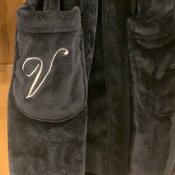 Victoria’s Secret Short Black Plush Belted Robe size M - L - Picture 4 of 10